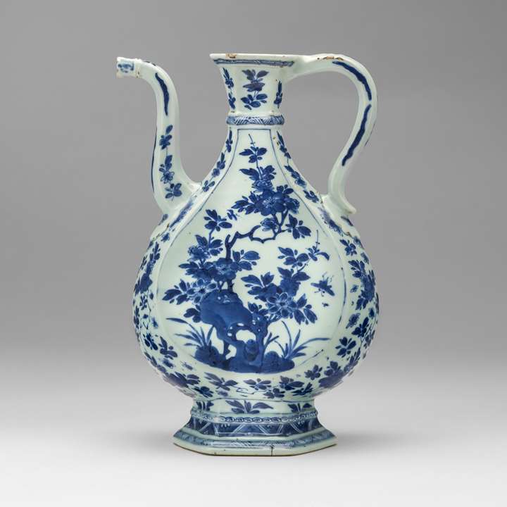 Blue-and-white Ewer 